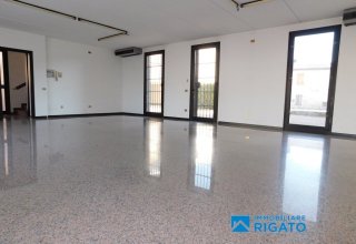 Negozio in vendita a Mussolente in Via Giuseppe Mazzini, 1