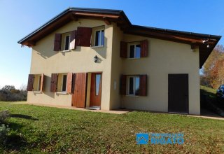 Casa indipendente in vendita a Borso del Grappa in Strada Generale Giardino, 1