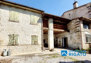 Rustico / Casale in vendita a Borso del Grappa in Via Chiesure, 1