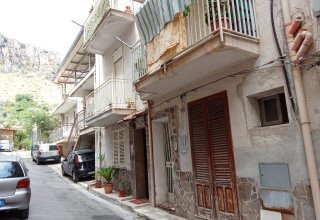 Casa indipendente in vendita a Villabate in Via Generale di Gregorio, 1