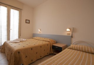 Albergo in vendita a Cervia in Via Etna, 5