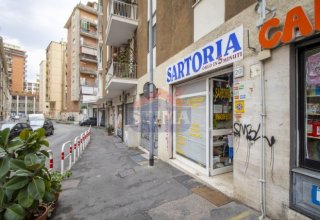 Negozio in vendita a Roma in Via Renzo Rossi, 20
