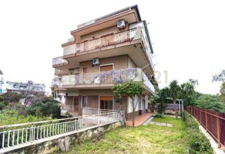 Appartamento in vendita a Aci Castello in Via Elio Vittorini, 1