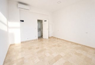 Negozio in vendita a Cervia in Viale Romagna, 58