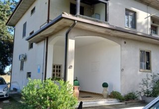 Casa indipendente in vendita a Montecosaro in Localita' Piane di Chienti, 23