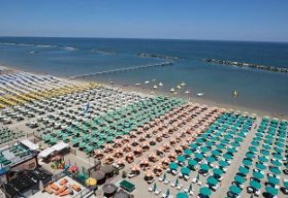 Albergo in vendita a Cesenatico in Viale L.B. Alberti, 4