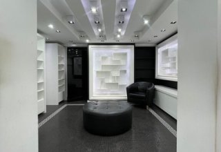 Negozio in affitto a Palermo in Via Torrearsa, 1