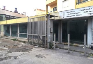 Negozio in affitto a Afragola in Corso Giuseppe Garibaldi, 1