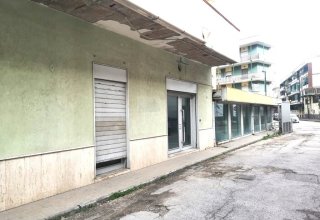 Negozio in affitto a Afragola in Corso Giuseppe Garibaldi, 1