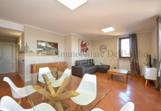 Attico / Mansarda in affitto a Sal&ograve; in Via Carla Mortari, 22