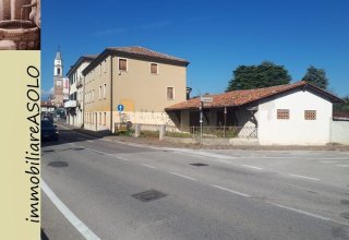 Palazzo in vendita a Trevignano in Piazza Dante Alighieri, 11