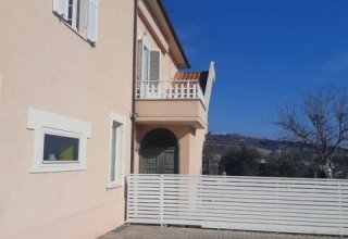Appartamento in vendita a Falerone in Via Spineto, 6