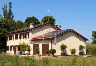 Villa in vendita a Bondeno in Via per Vigarano, 42