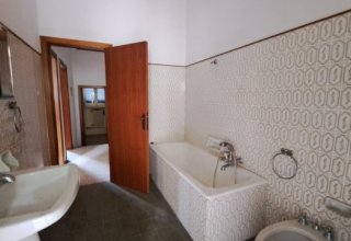 Casa indipendente in vendita a Fano in Viale Vittorio Veneto, 44