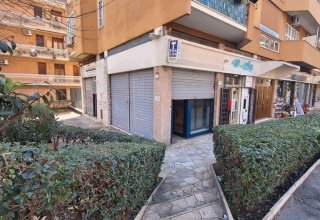 Negozio in vendita a Roma in Via Carlo Lorenzini, 1