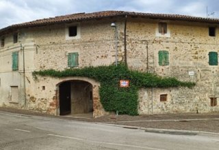 Rustico / Casale in vendita a Manzano in Via Vittorio Veneto, 57