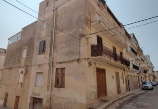 Palazzo in vendita a Alcamo in Via Licurgo, 1