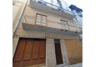 Casa indipendente in vendita a Alcamo in Via Ruggero, 81