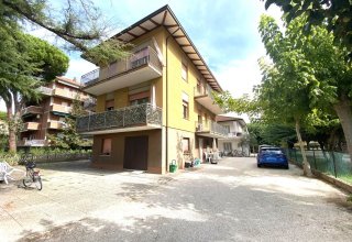 Palazzo in vendita a Cervia in Via Valsesia, 5
