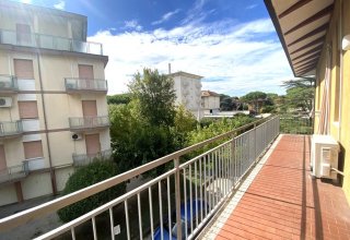 Palazzo in vendita a Cervia in Via Valsesia, 5