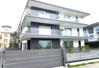 Appartamento in vendita a Cervia in Lungomare Grazia Deledda, 12