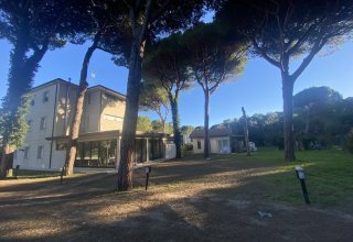 Albergo in vendita a Cervia in Viale Matteotti, 205