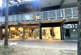 Negozio in affitto a Cervia in Viale Corsica, 1