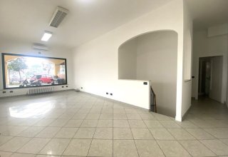 Negozio in affitto a Cervia in Via Martiri Fantini, 42A