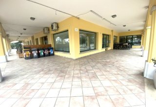 Negozio in affitto a Cervia in Via Martiri Fantini, 42A
