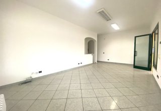 Negozio in vendita a Cervia in Via Martiri Fantini, 42A
