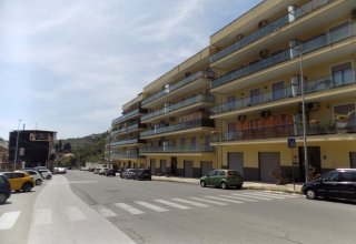 Negozio in vendita a Messina in Via Contesse, 17