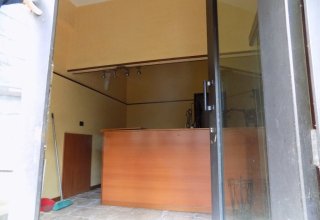 Negozio in vendita a Messina in Via Contesse, 17