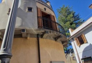 Palazzo in vendita a Villafranca Tirrena in Piazza Arau, 6