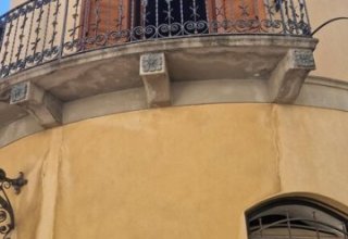 Palazzo in vendita a Villafranca Tirrena in Piazza Arau, 6