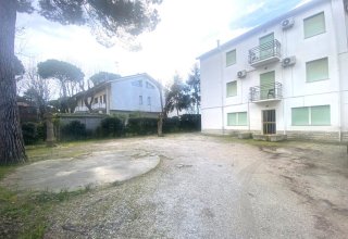 Palazzo in vendita a Cervia in Vialetto San Caboto, 2