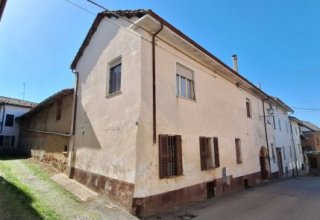 Casa indipendente in vendita a Castagnole Monferrato in Via Cavour, 4