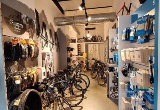 Negozio in vendita a Asti in Via Aru00f2, 66