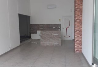 Negozio in vendita a Civitanova Marche in Via Edmondo de Amicis, 1