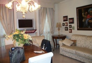 Appartamento in vendita a Viareggio in Via Nino Bixio, 1