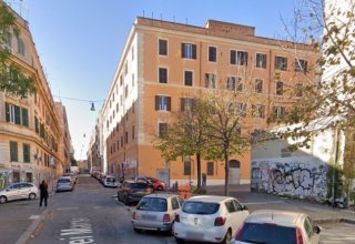Appartamento in vendita a Roma in Via dei Marsi, 1