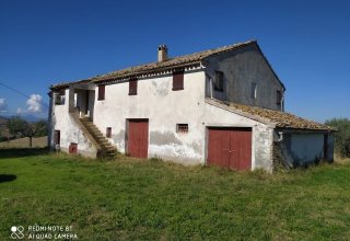 Rustico / Casale in vendita a Montelupone
