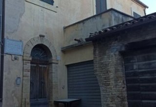 Palazzo in vendita a Mogliano in Piazza Garibaldi, 1